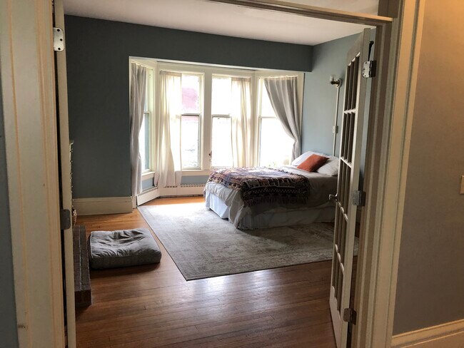 Building Photo - 130 College Ave NE