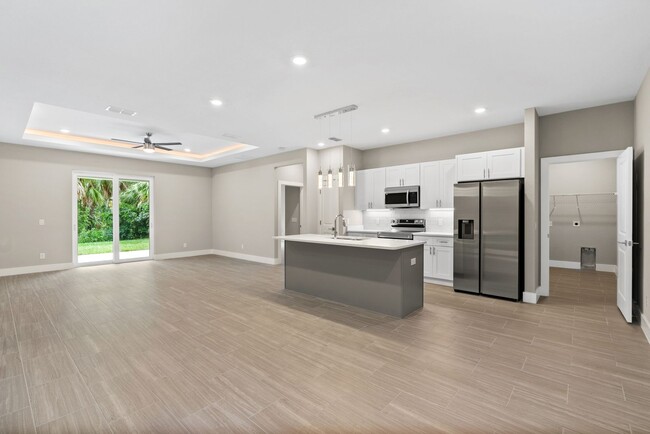 Building Photo - BRAND NEW HOME! Modern, energy efficient h...