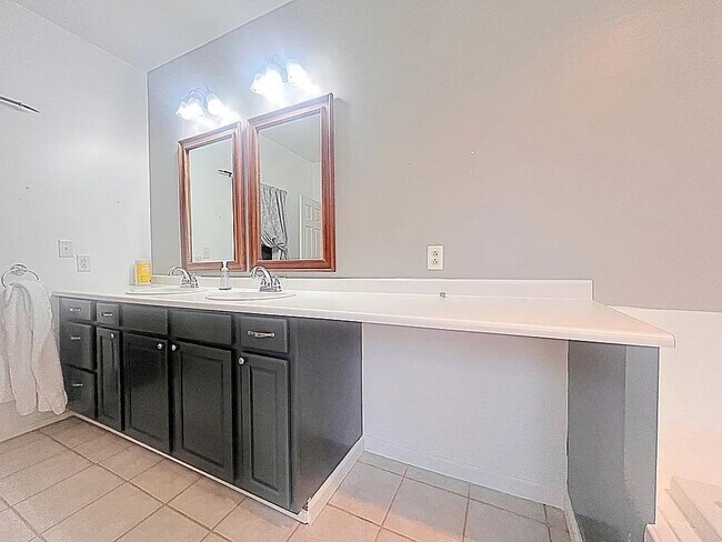 Building Photo - 206 Beauclair Dr