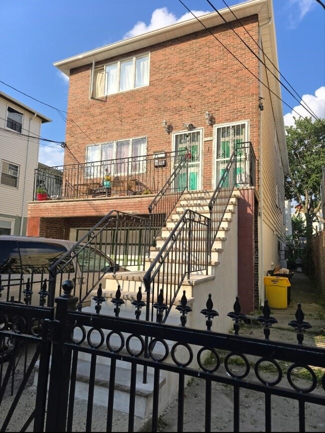 Building Photo - 126 Seaview Ave