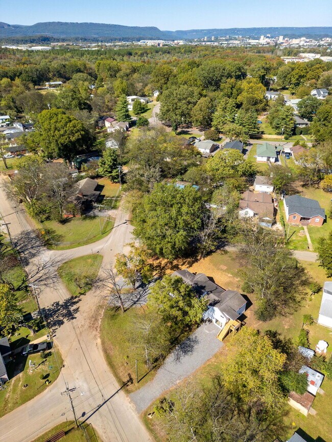 Building Photo - 1201 E 32nd St