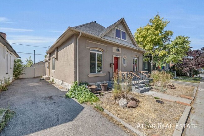 Building Photo - 853 Emeril Ave