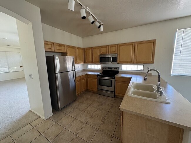 Building Photo - Estrella Mountain Ranch Overlook 3br