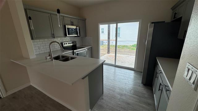 Building Photo - 502 W Sanger St