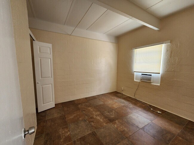 Building Photo - 620 20th St