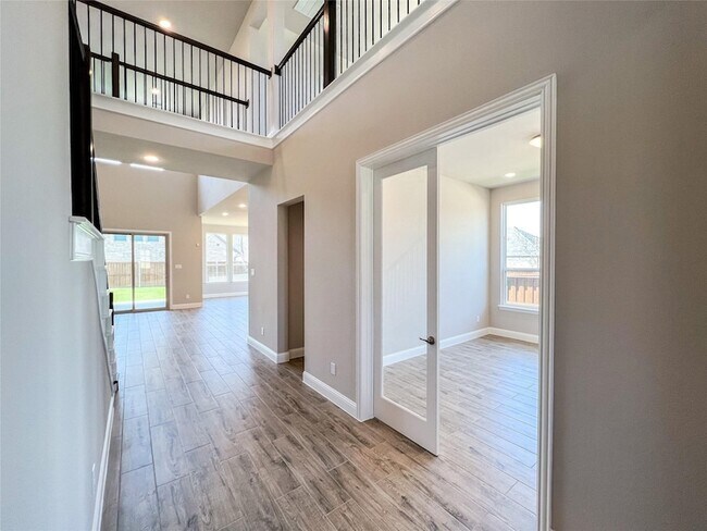 Building Photo - 2201 Essex Ct