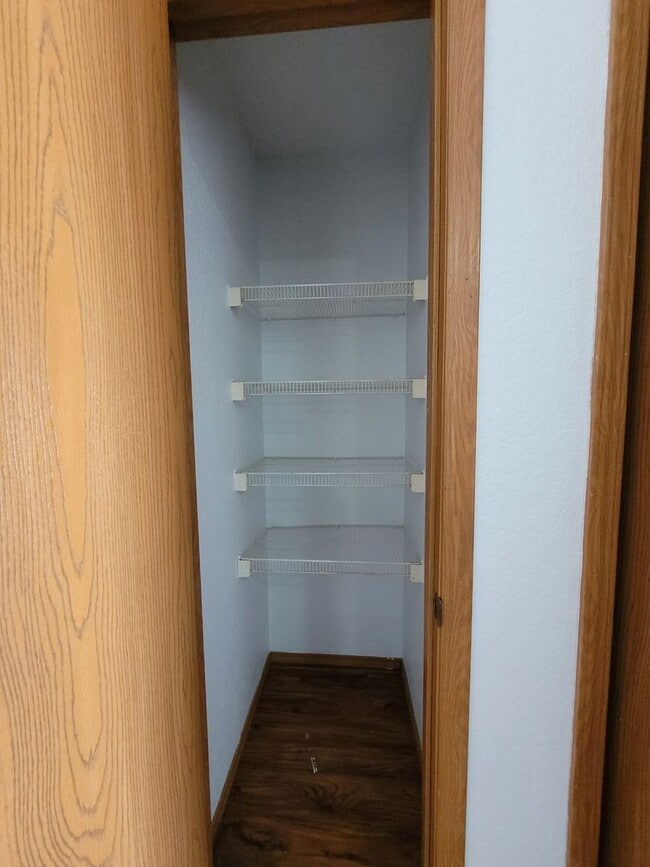 Building Photo - Cute 1 Bedroom 1 Bathroom Apartment near s...