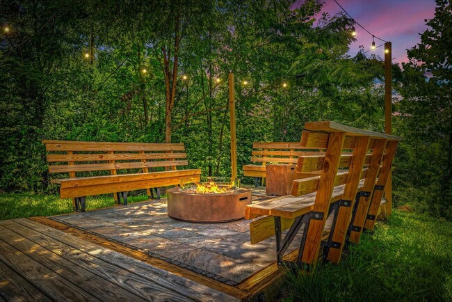 Building Photo - 208 Tunnel Ridge Dr