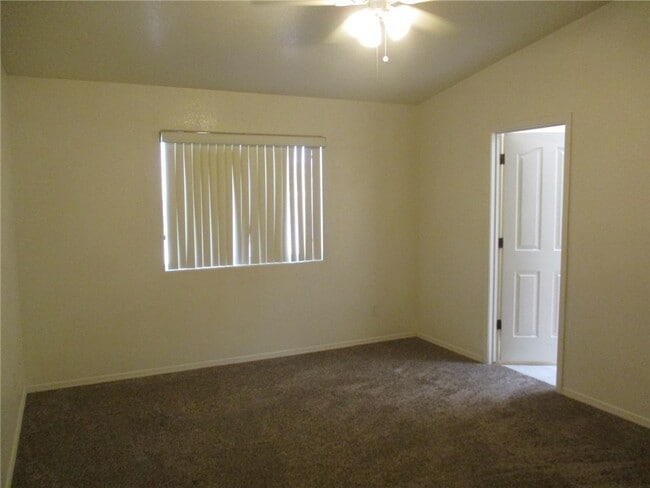 Building Photo - 5543 Clubhouse Ct