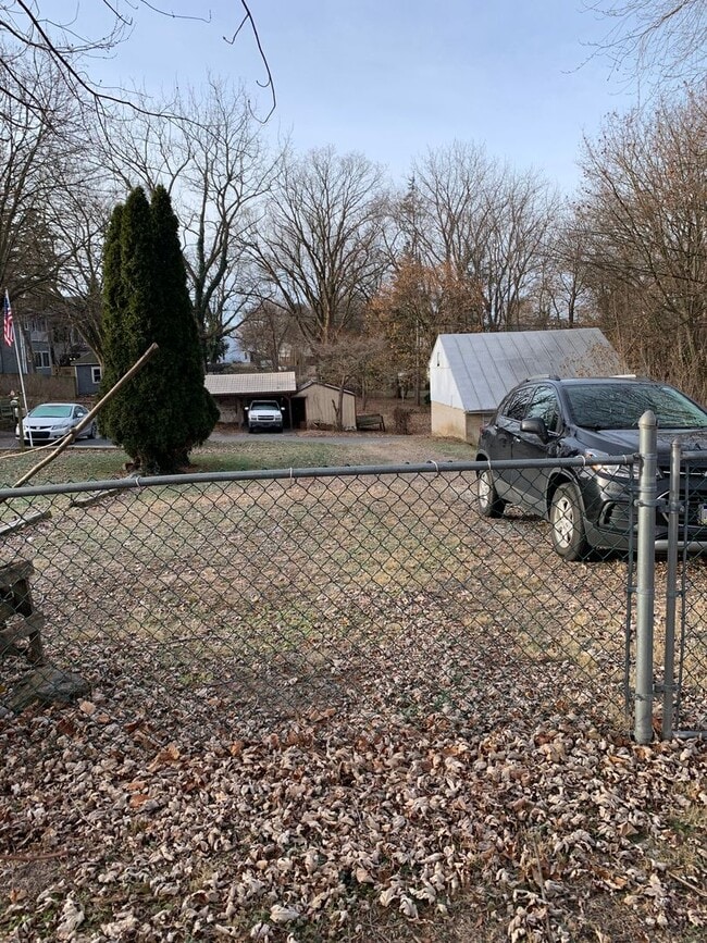 Building Photo - HEAT IS NOW INCLUDED IN THE RENT!Charming 2-Bedroom, 1-Bath Single-Family Home in the Borough of ...