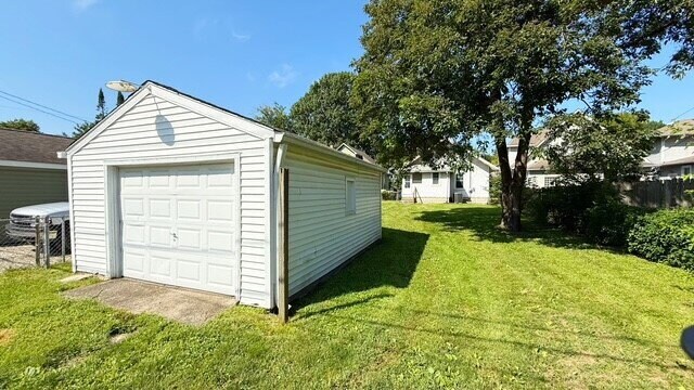 Building Photo - EAST SIDE UPDATED 3 BEDROOM CRAFTSMAN STYLE HOME AVAILABLE NOW!