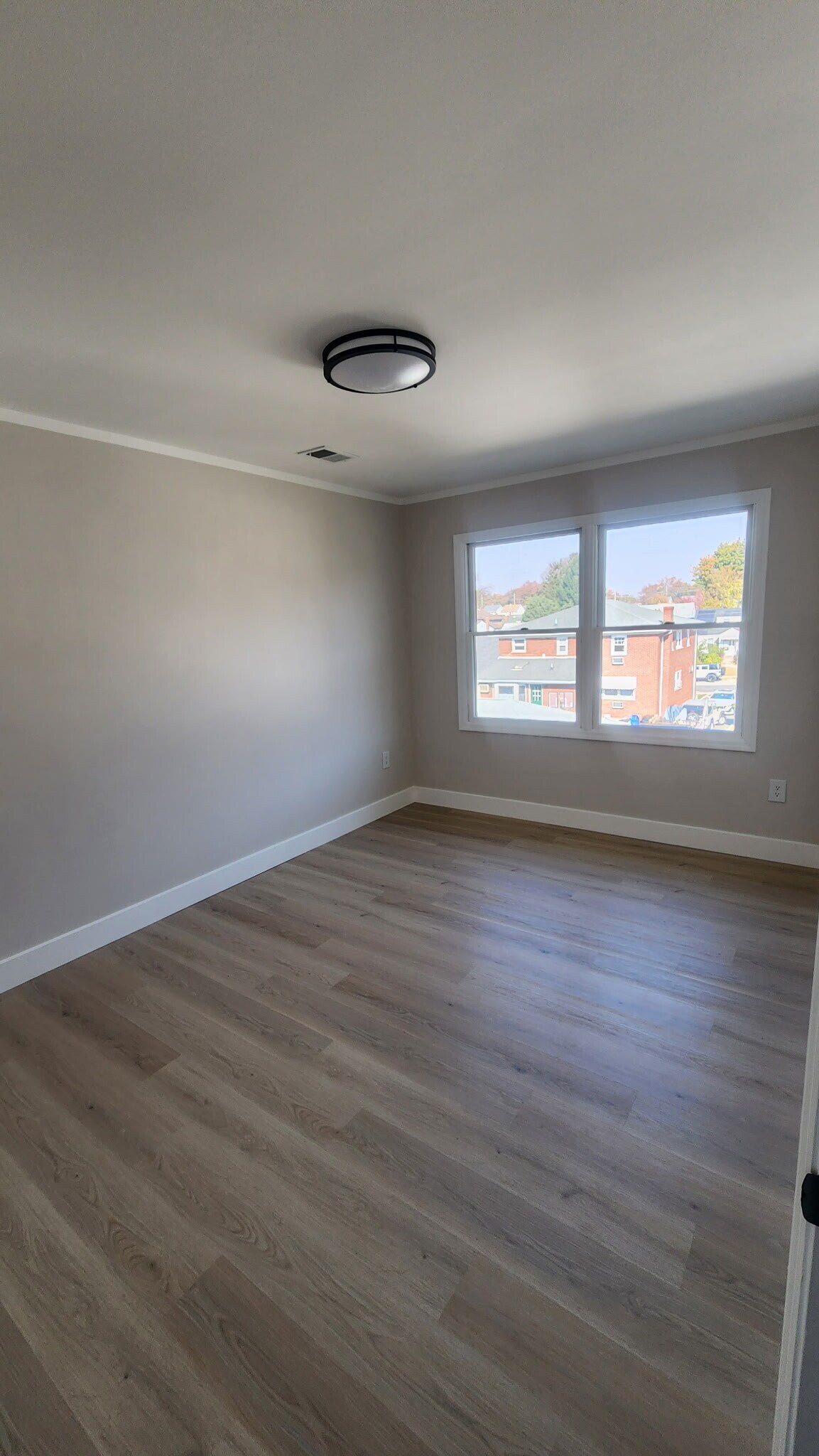 Building Photo - 731 Lake Ave