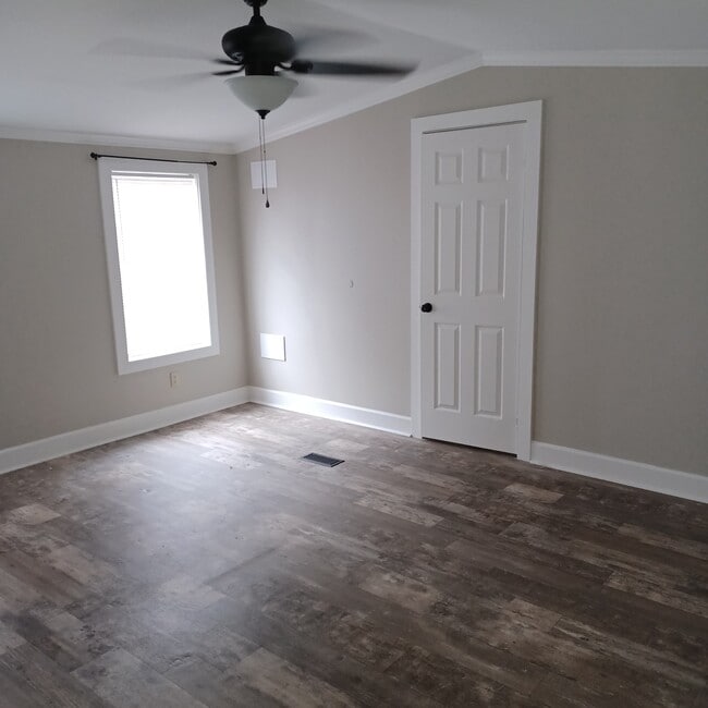 Building Photo - 890 Rough Edge Rd