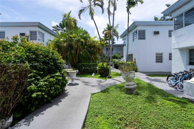 Building Photo - 8315 Byron Ave