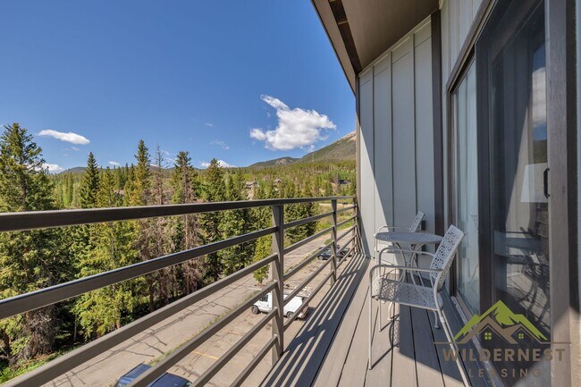 Building Photo - Buffalo Ridge - Spacious unit with Wifi, Covered Parking & Clubhouse