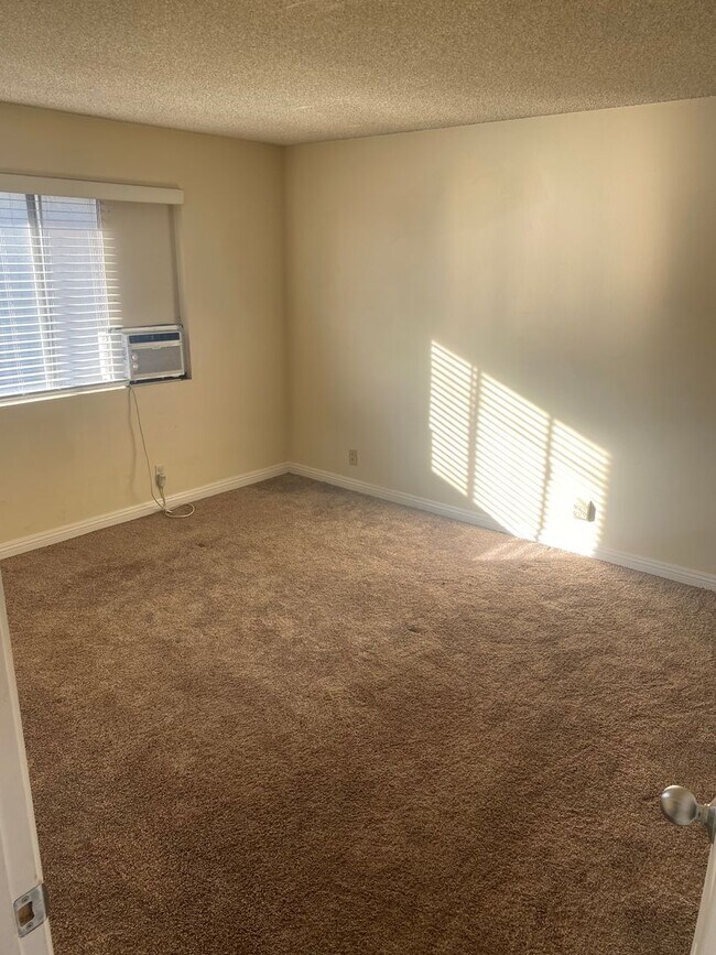 Building Photo - 4401