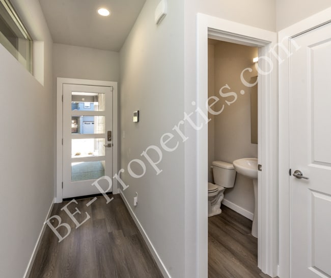 Building Photo - Lovely 4 bedroom 2.5 bathroom Tehaleh Home