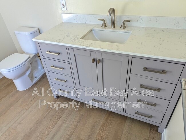 Building Photo - 1529 Josephine St