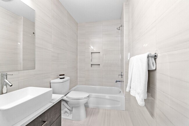 Building Photo - 412 WHITON St