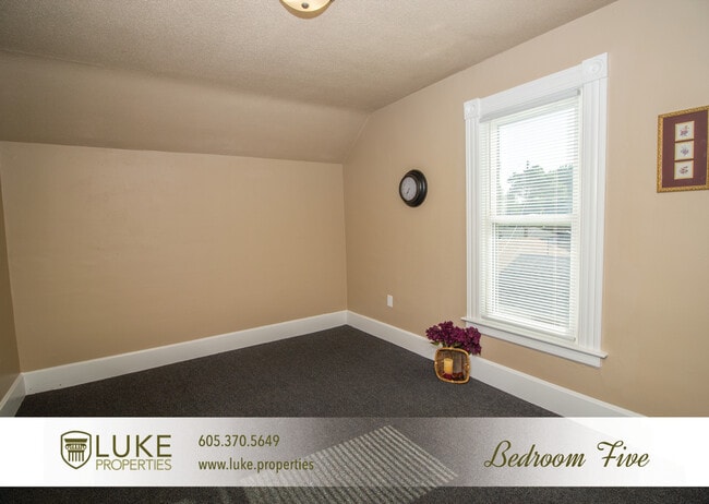 Building Photo - 203 S Summit Ave