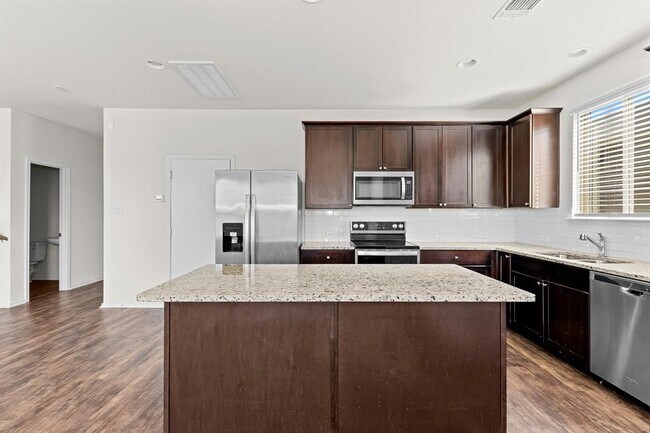 Building Photo - 457 Bedford Falls Ln