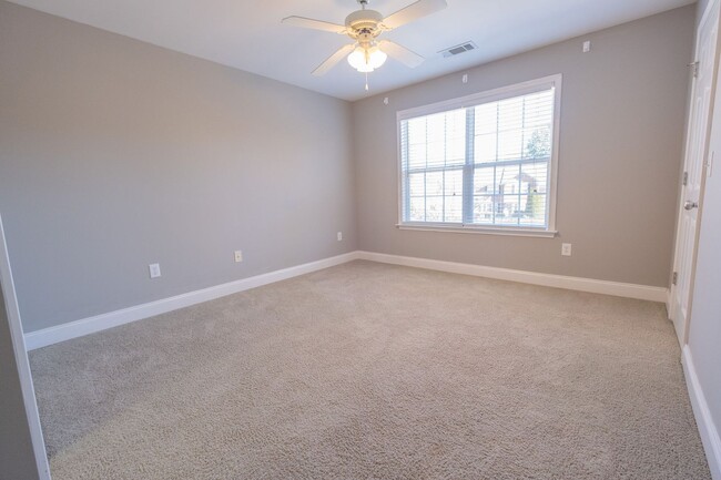 Building Photo - Available Now: 2 Bedroom, 2.5 Bath Condo in East Athens