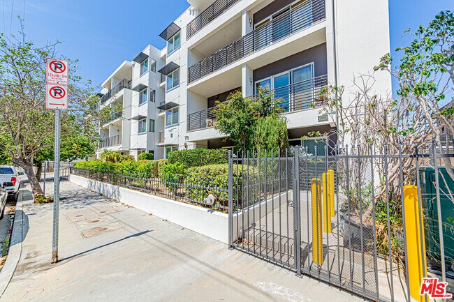 Building Photo - 3061 W 12th Pl