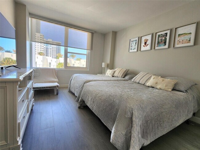 Building Photo - 3505 S Ocean Dr