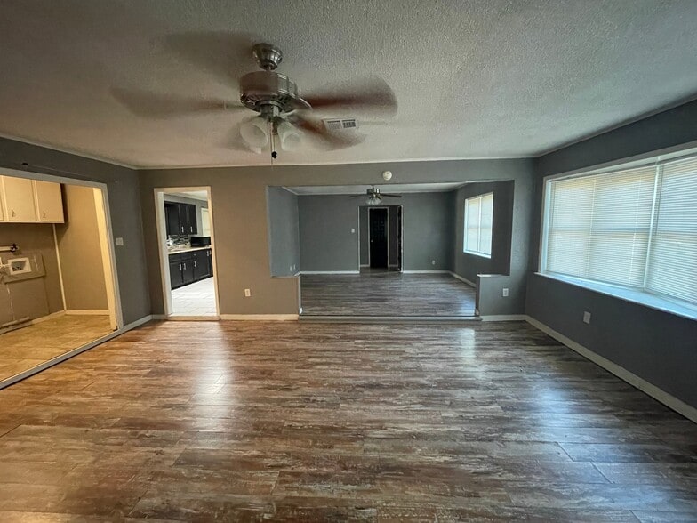 Building Photo - 117 Dawn Dr