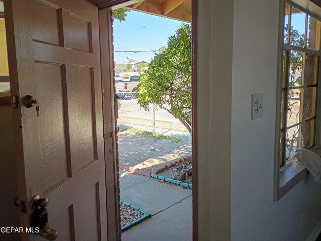 Building Photo - 4704 Clifton Ave