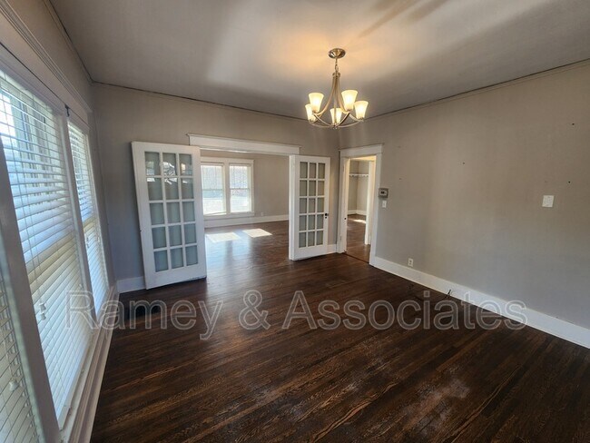 Building Photo - 2029 Baringer Ave