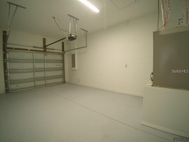 Building Photo - 13 Wood Amber Ln