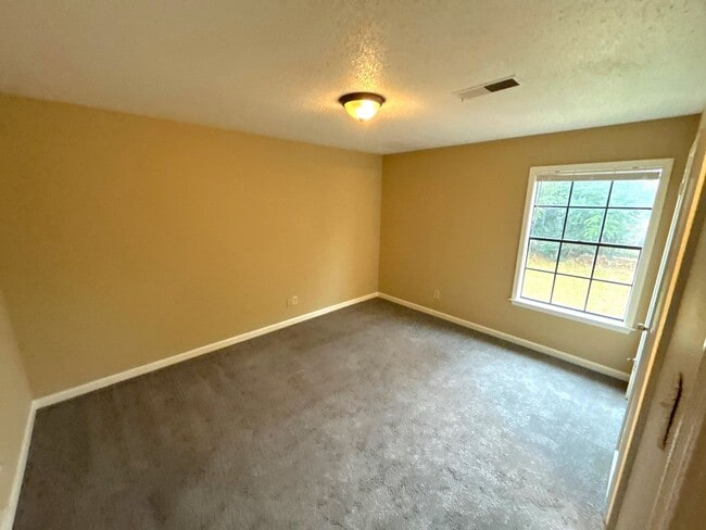 Building Photo - 6224 Skylight Dr