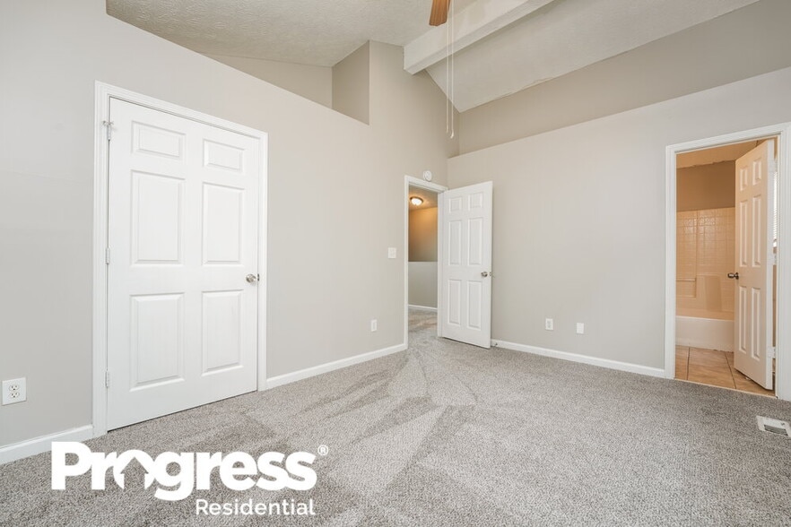 Building Photo - 2855 Robinson Wood Dr
