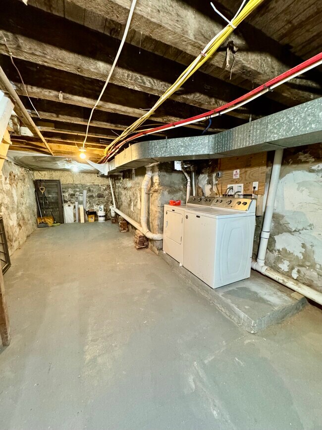 Building Photo - 1828 E Orleans St