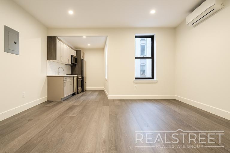 Building Photo - Stunning 1 Bed Near Prospect Park