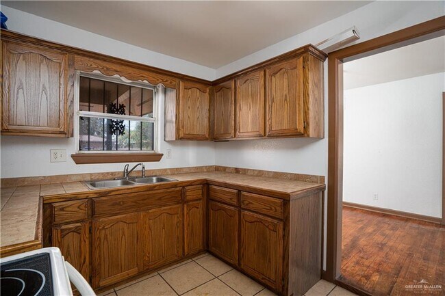 Building Photo - 25 E La Vista Ave