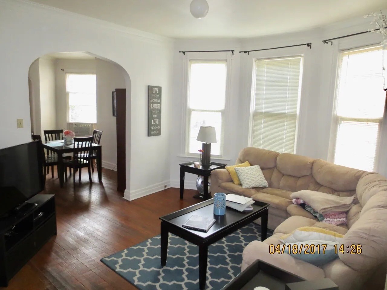 Living/Dining Area - 1825 W Addison St