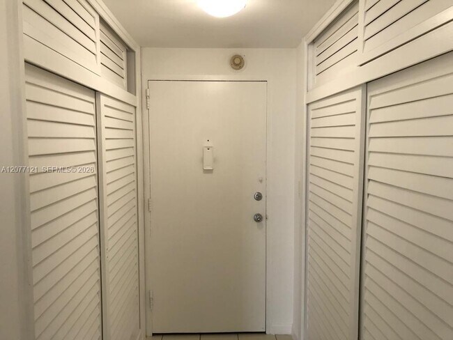 Building Photo - 1408 Brickell Bay Dr