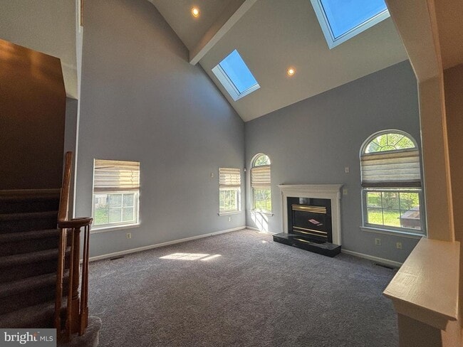 Building Photo - 721 Deer Creek Dr