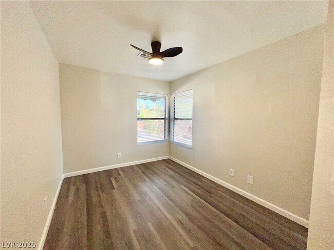 Building Photo - 480 Elm Dr