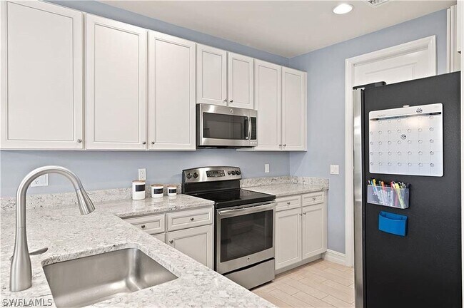 Building Photo - 15800 Portofino Springs Blvd