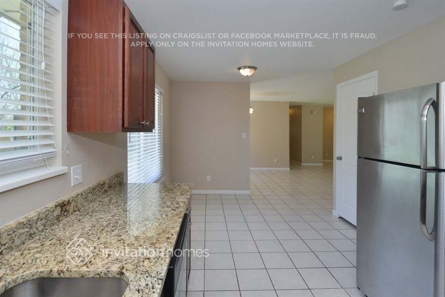 Building Photo - 1006 S Macon St