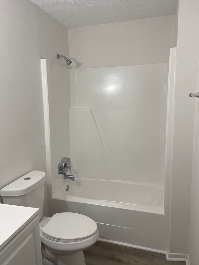 Building Photo - Find Your Perfect Home at Phoenix City Apa...