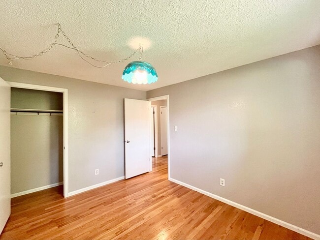 Building Photo - *** MOVE IN SPECIAL 2 WEEKS FREE*** Beautiful 4 bed/ 2 bath Home