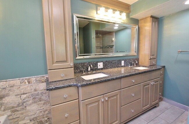 Building Photo - 3873 N Manchester St