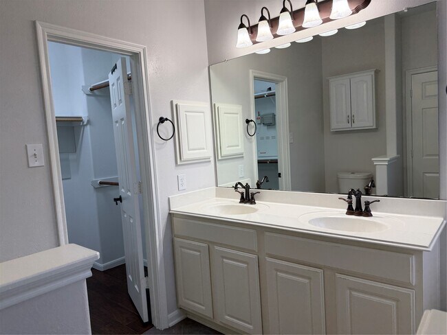 Building Photo - 15226 Olmstead Park Dr