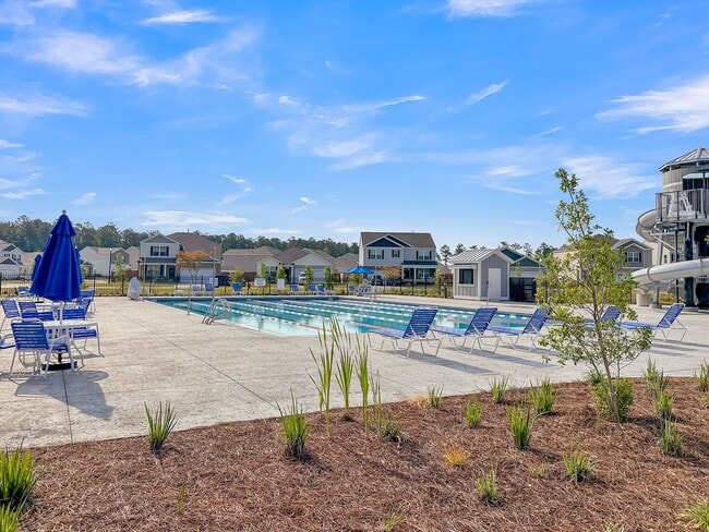 Building Photo - 3 Bedroom 2.5 Bath Located in Pine Hills i...