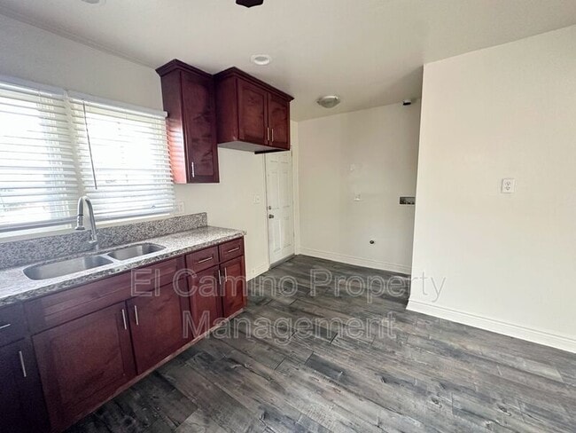 Building Photo - 8725 Dalton Ave