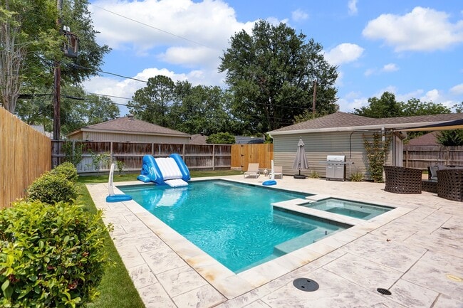 Building Photo - 12506 Kingsride Ln